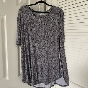 Black and white quarter length sleeve top size XL